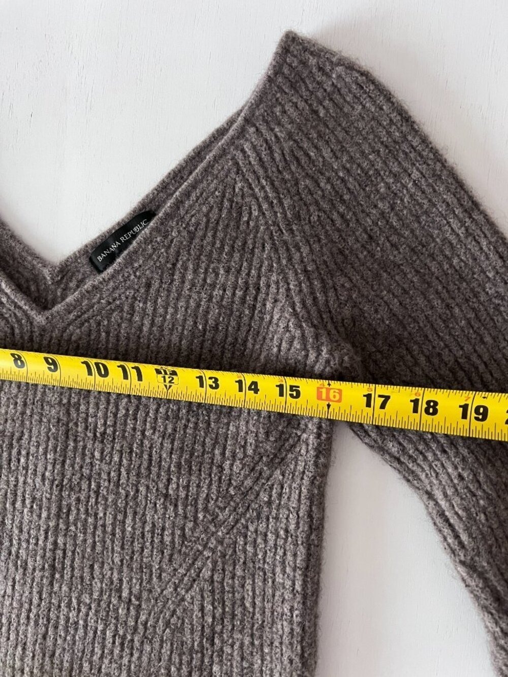 Banana Republic Taupe Ribbed Wide V-Neck Wool Blend Sweater - Size Med - Picture 5 of 6